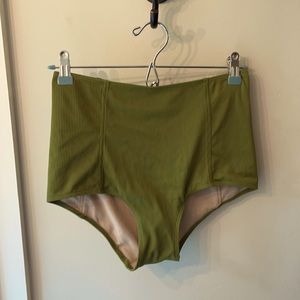 Ribbed olive green regular high waist bottoms.